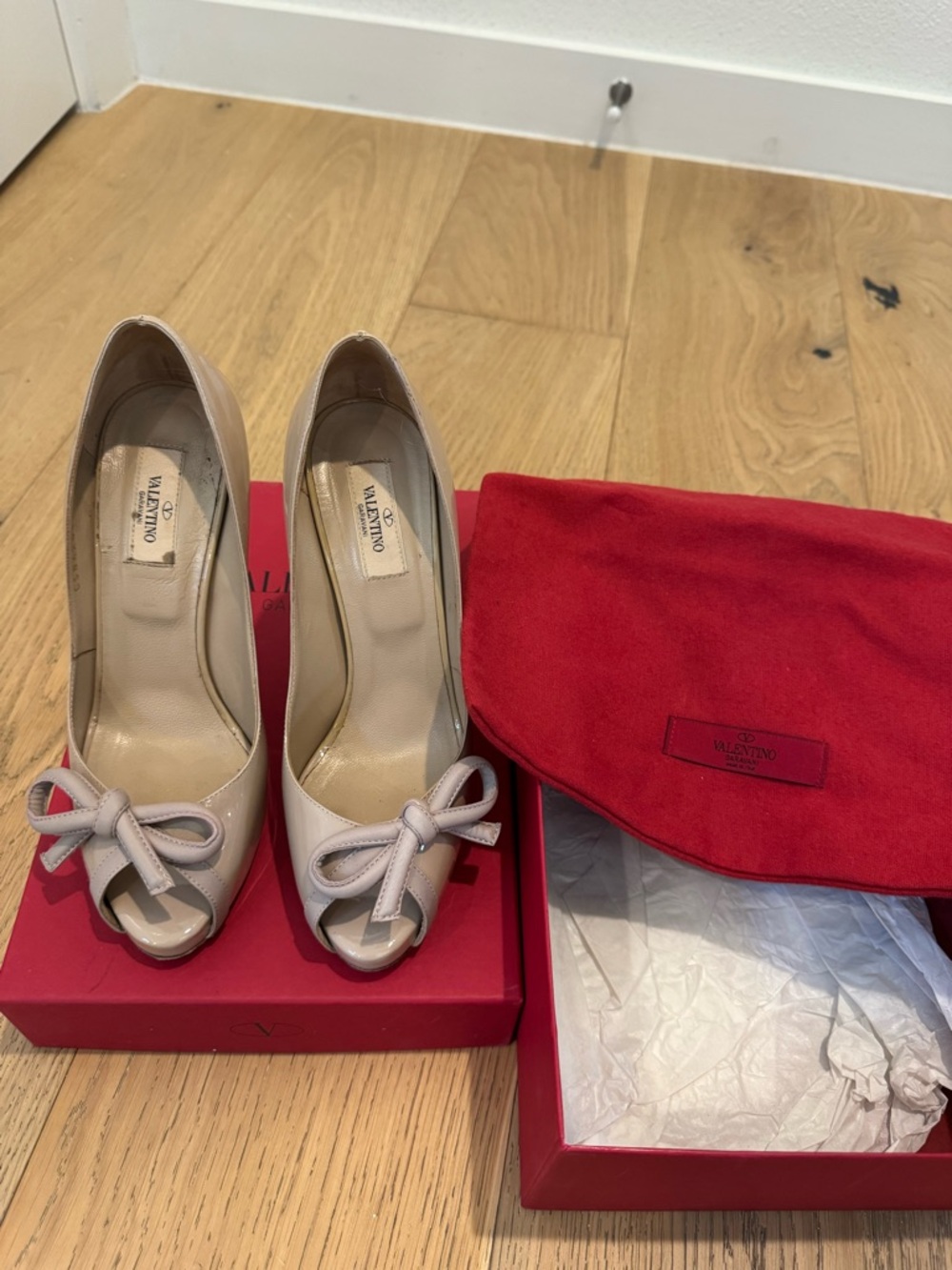 Valentino Garavani Nude Patent Bow Peep Toe Pumps Heels 39